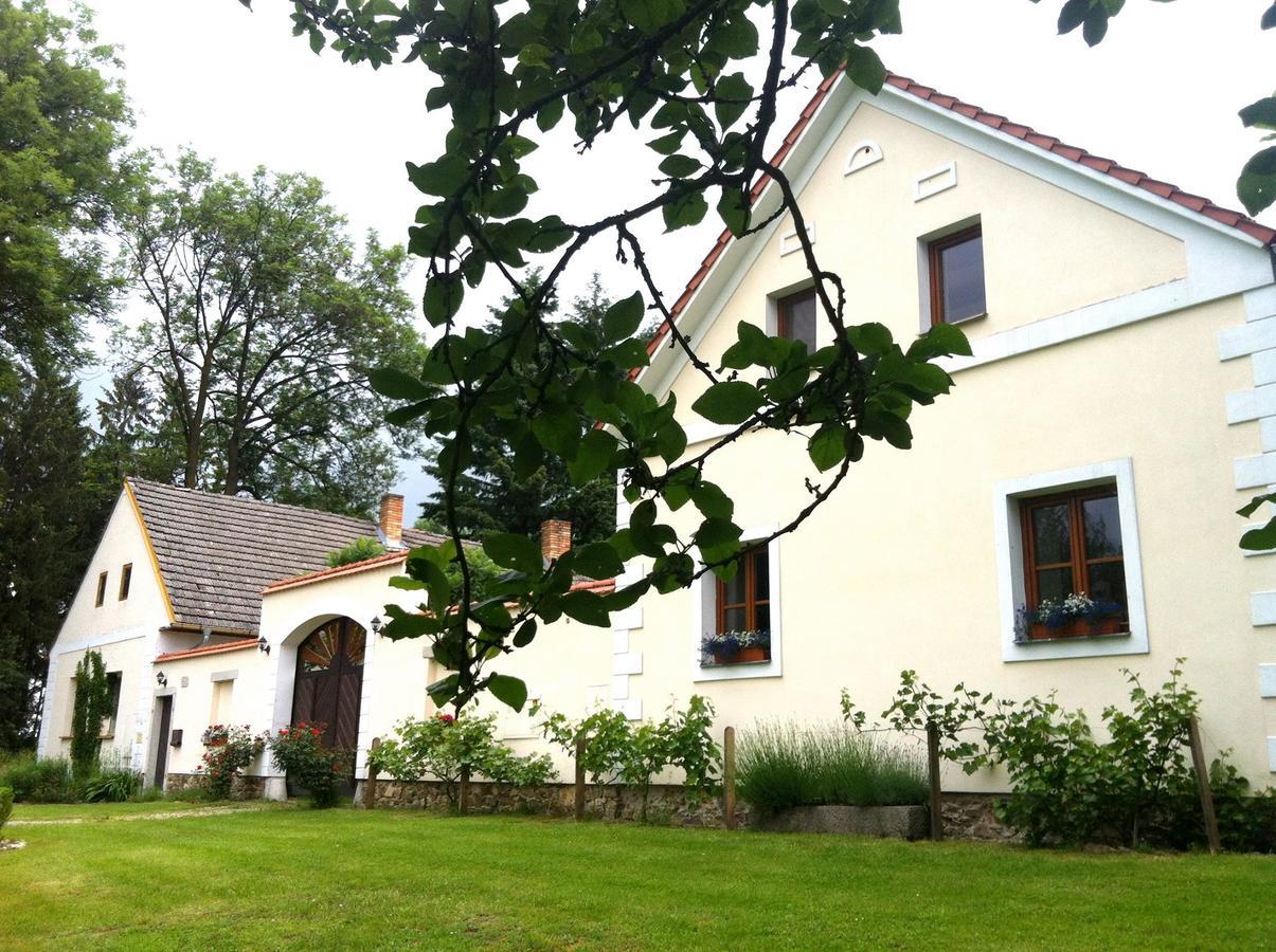 Hôtel Veverci Dvur à Rosec Extérieur photo