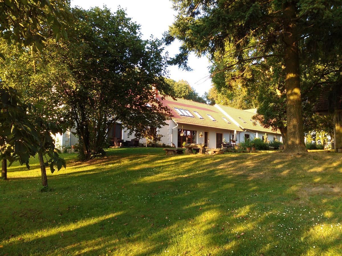 Hôtel Veverci Dvur à Rosec Extérieur photo